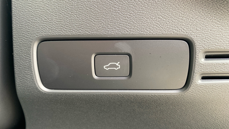 Volvo XC40 2.0 B4P Plus Dark 5dr Auto Petrol Estate